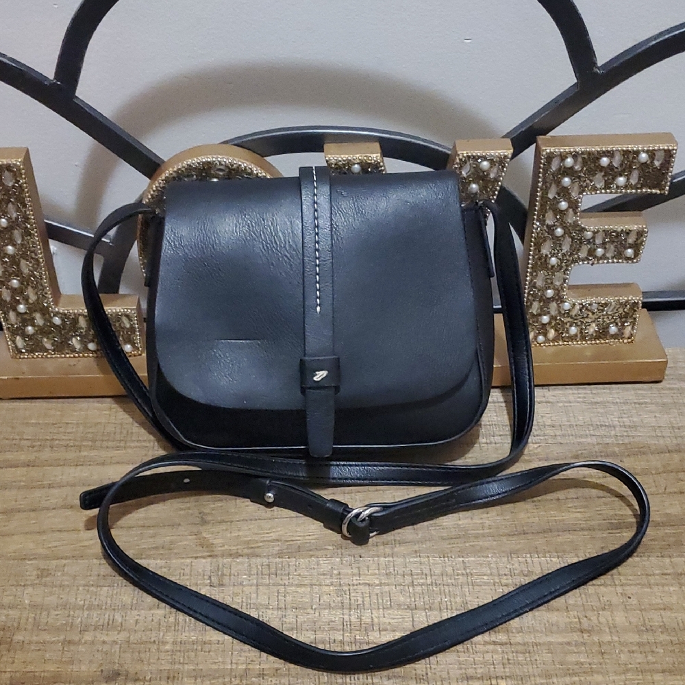Gap Elegant Womens Black Synthetic Leather Crossbody Bag